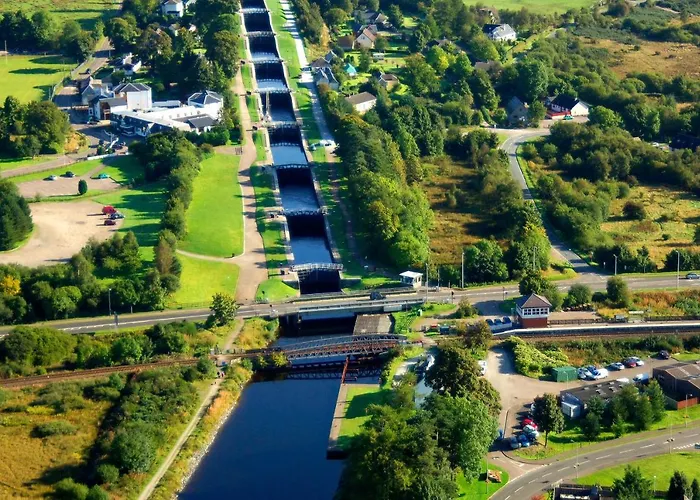6 Canalside Apartments